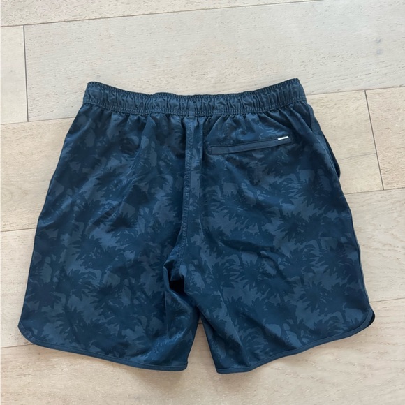 Vuori Bank Shorts Blue Indigo Multi Palm Men’s Size XXLarge 7” Inseam Pull On - Picture 5 of 8